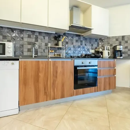 Lejlighed Comfortable Modern House In The Heart Of
